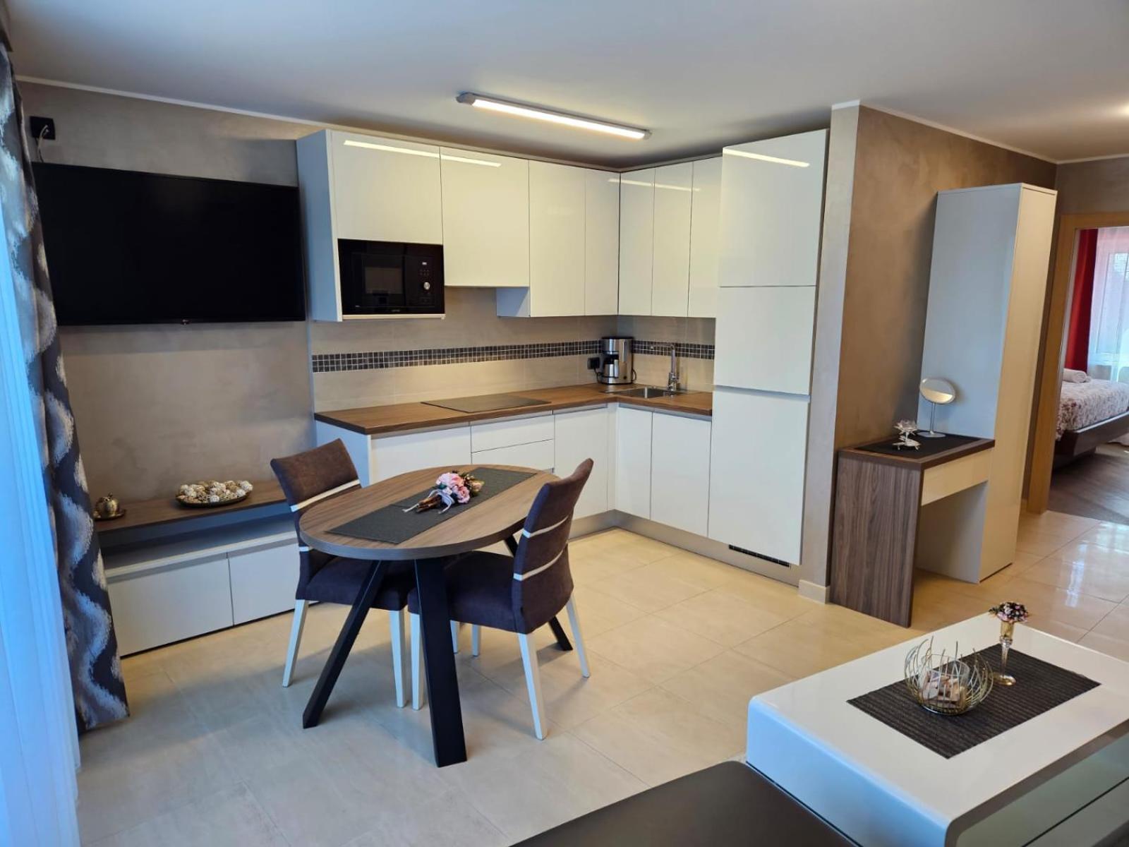 Apartments Riva-Interauto 우마그 외부 사진