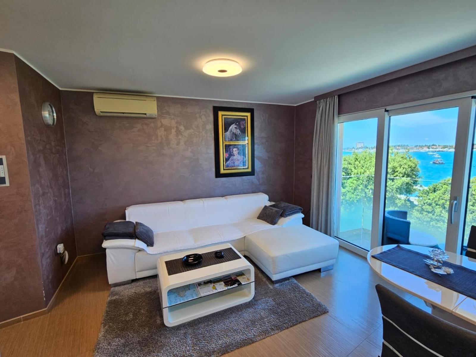 Apartments Riva-Interauto 우마그 외부 사진
