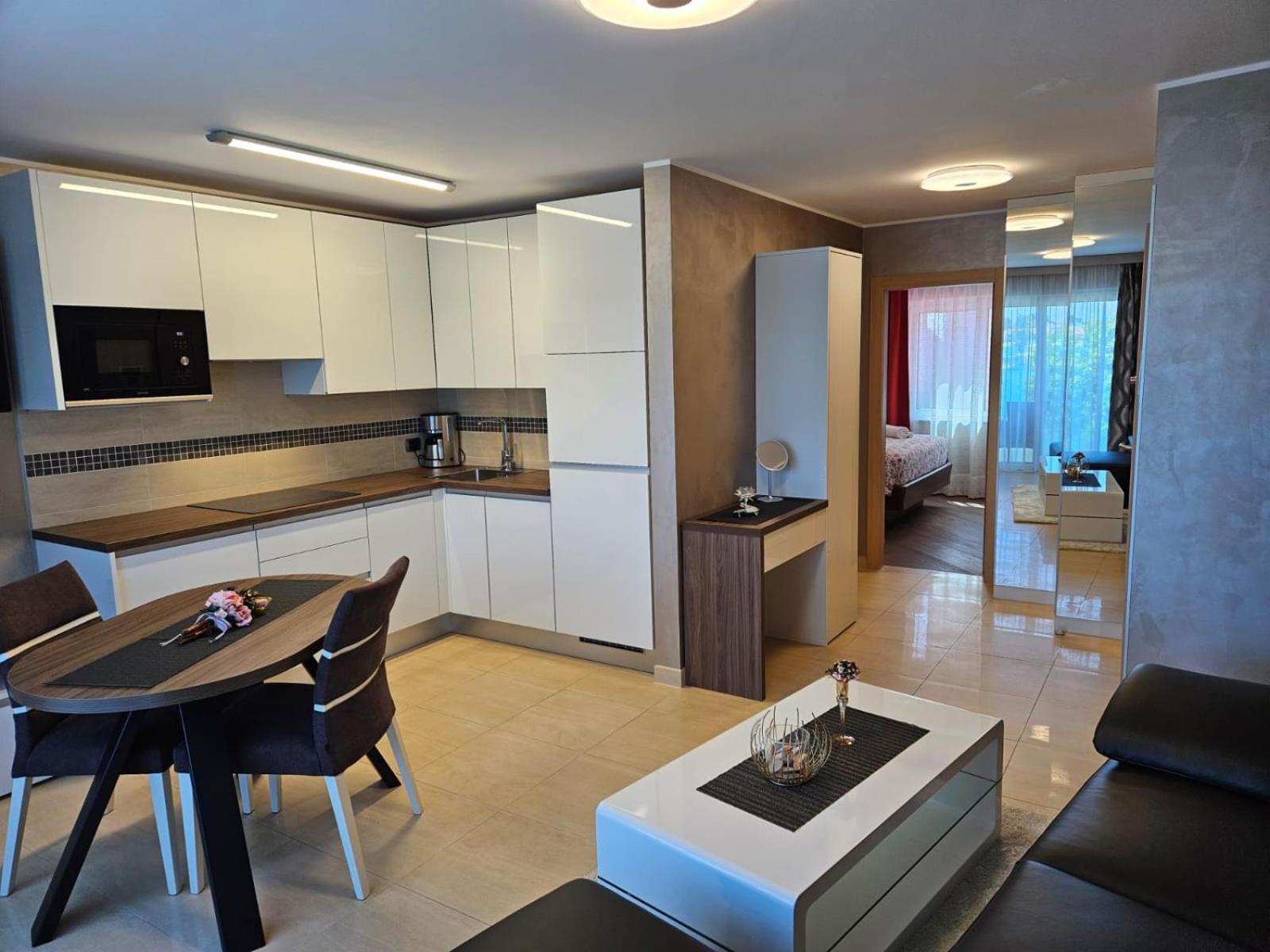 Apartments Riva-Interauto 우마그 외부 사진