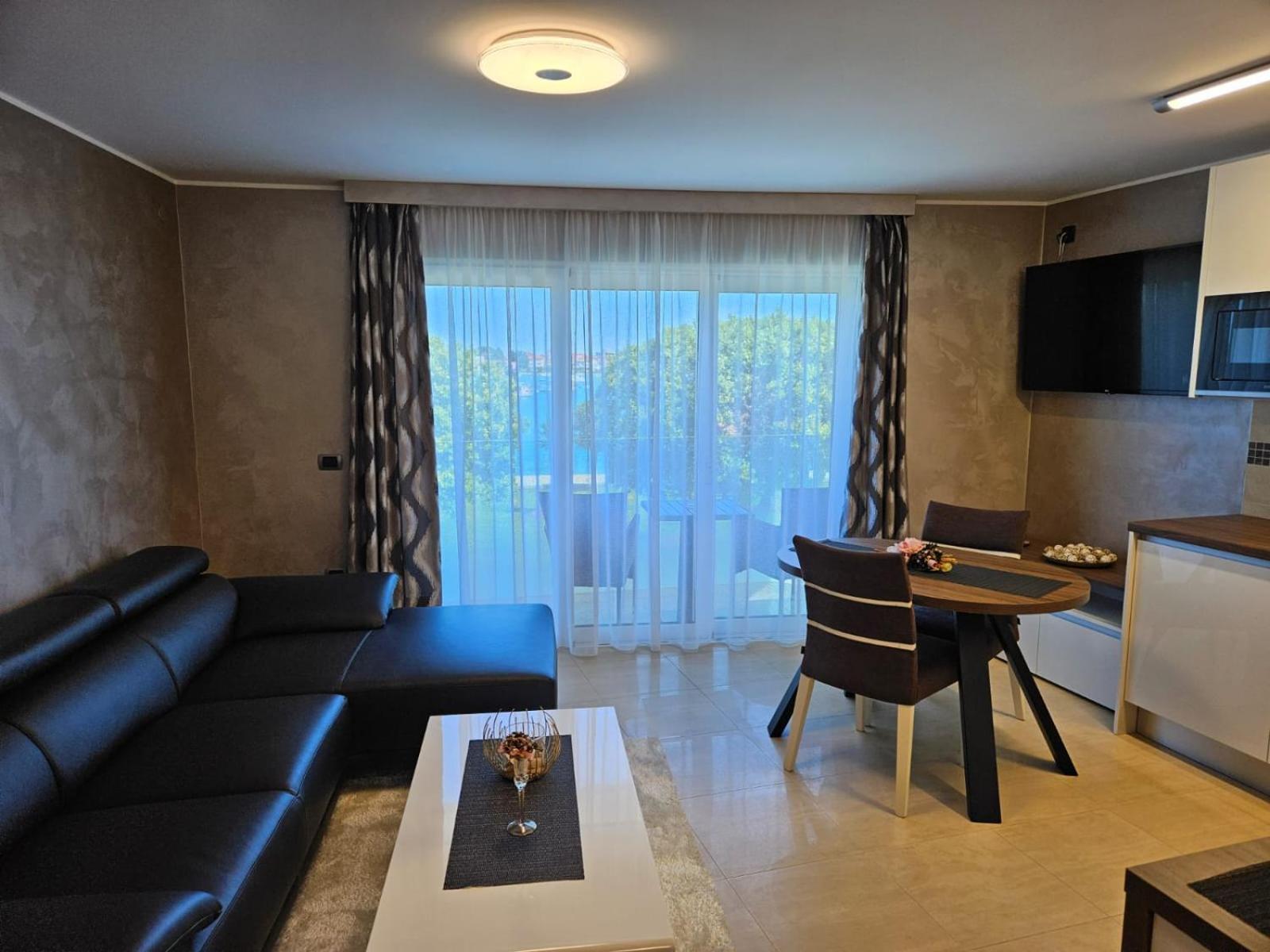 Apartments Riva-Interauto 우마그 외부 사진